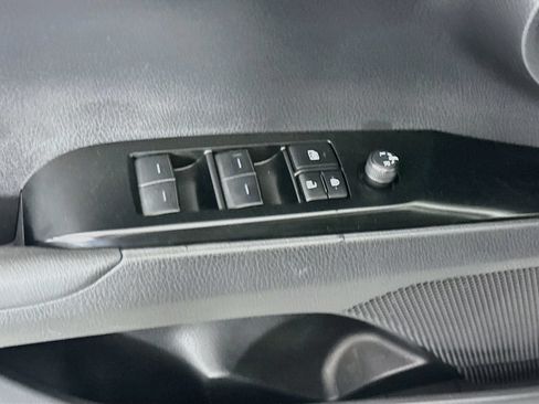 Used 2025 Toyota Camry SE FWD image 18