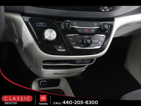 Used 2024 Chrysler Voyager LX image 14