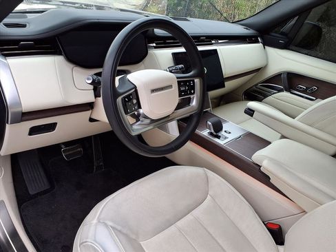 Used 2025 Land Rover Range Rover Long Wheelbase SE image 12