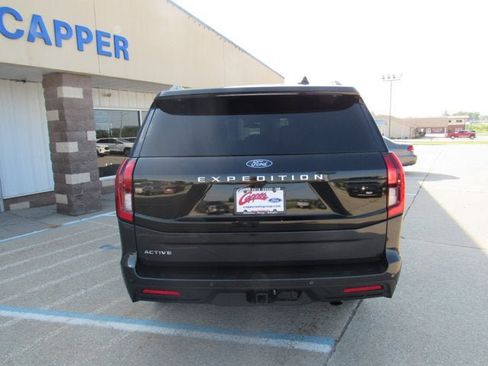 Used 2025 Ford Expedition Active AWD/4WD image 6