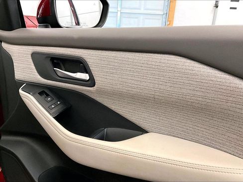 Used 2021 Nissan Rogue SV image 23