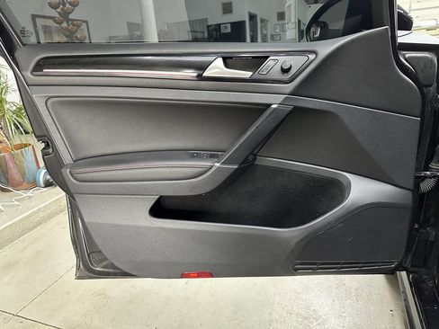 Used 2016 Volkswagen GTI SE image 10