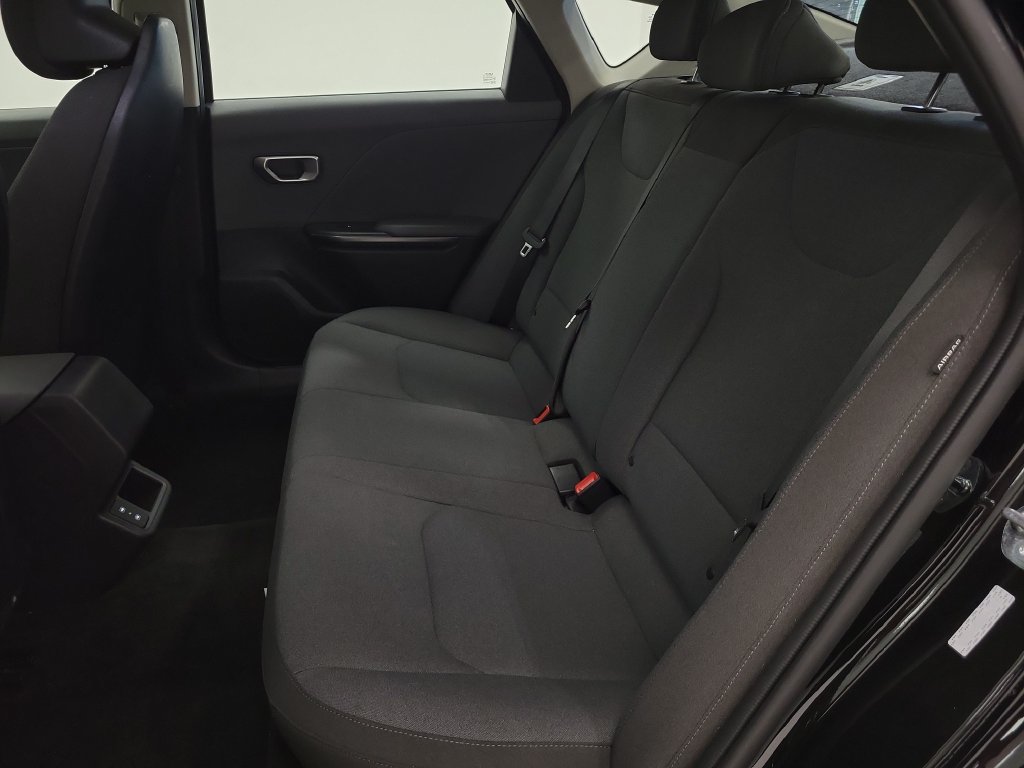 Used 2025 Kia K4 FWD image 25