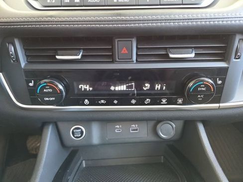Used 2021 Nissan Rogue S FWD image 10