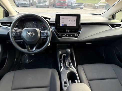 Used 2023 Toyota Corolla LE image 5