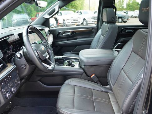 Certified 2026 Chevrolet Suburban High Country AWD/4WD image 16
