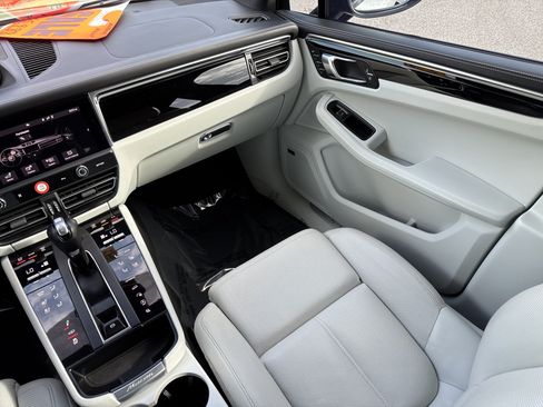Used 2023 Porsche Macan S AWD/4WD image 17
