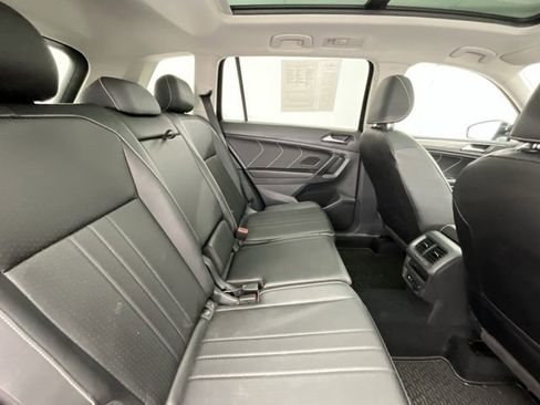 Used 2022 Volkswagen Tiguan SE image 15