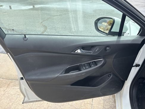 Used 2018 Chevrolet Cruze LS FWD image 13