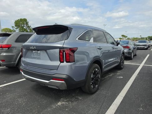 Certified 2025 Kia Sorento S FWD image 18