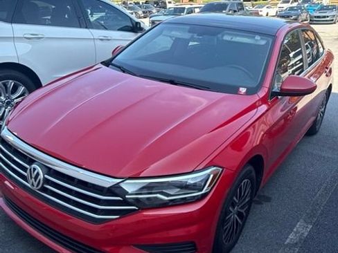 Used 2021 Volkswagen Jetta SE FWD image 3