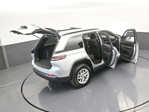 Used 2024 Jeep Grand Cherokee Laredo X image 69