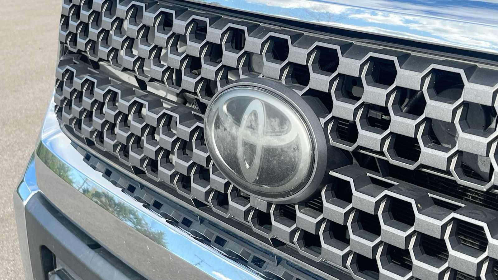 Used 2018 Toyota Tundra SR5 w/ SR5 Upgrade Package AWD/4WD image 25