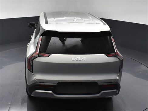 Certified 2024 Kia EV9 Light Long Range image 46