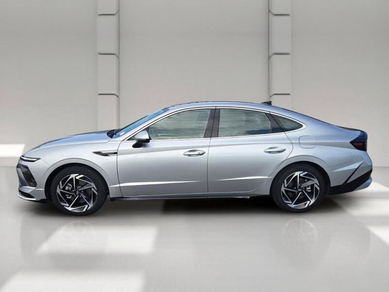 Used 2026 Hyundai Sonata SEL FWD image 4