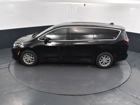New 2025 Chrysler Pacifica Select image 38