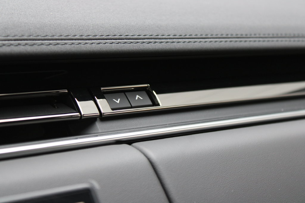 New 2027 Land Rover Range Rover Sport SE AWD/4WD image 19