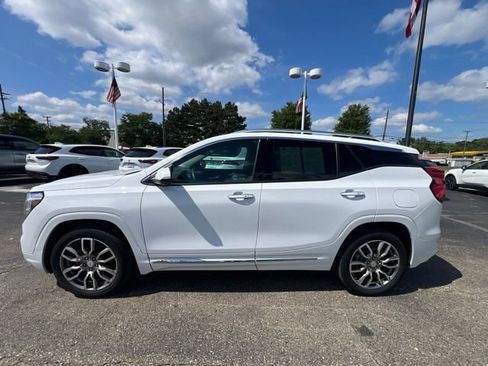 Used 2024 GMC Terrain Denali w/ Denali Premium Package AWD/4WD image 7