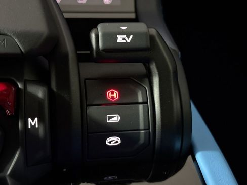 Used 2025 Lamborghini Urus SE AWD/4WD image 48