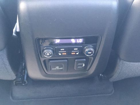 Used 2019 Buick Enclave Avenir w/ Avenir Technology Package AWD/4WD image 17