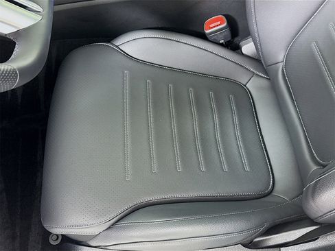 Used 2023 Mercedes-Benz C 300 Sedan image 21