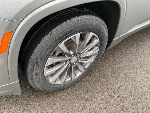 Used 2023 Chevrolet Traverse Premier AWD/4WD image 23