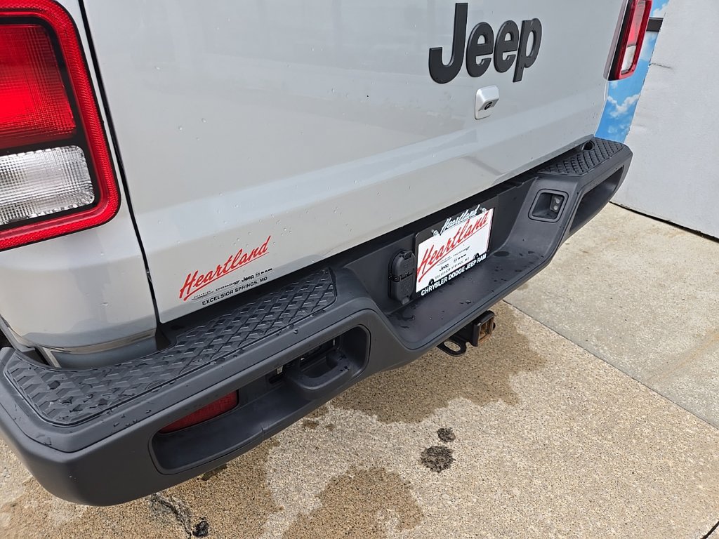 Used 2023 Jeep Gladiator Sport AWD/4WD image 23