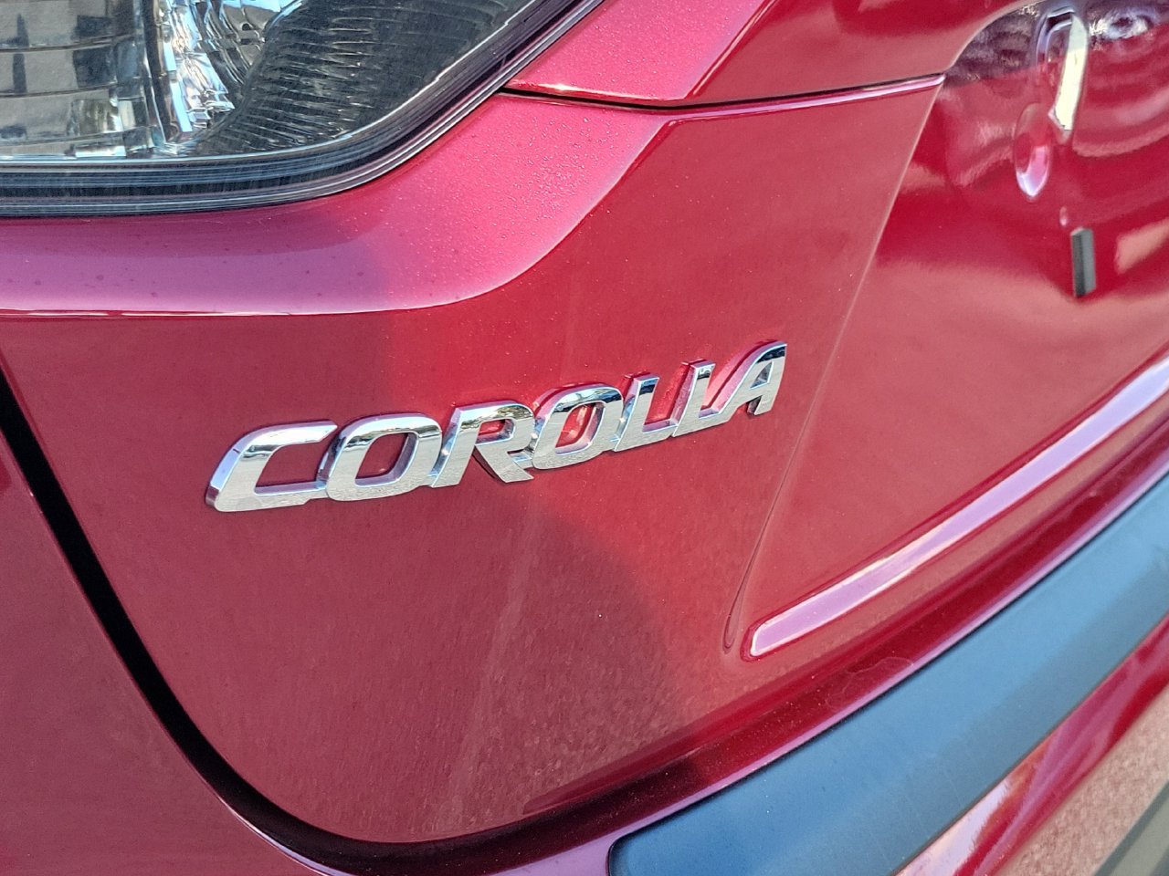 Used 2025 Toyota Corolla XLE FWD image 6