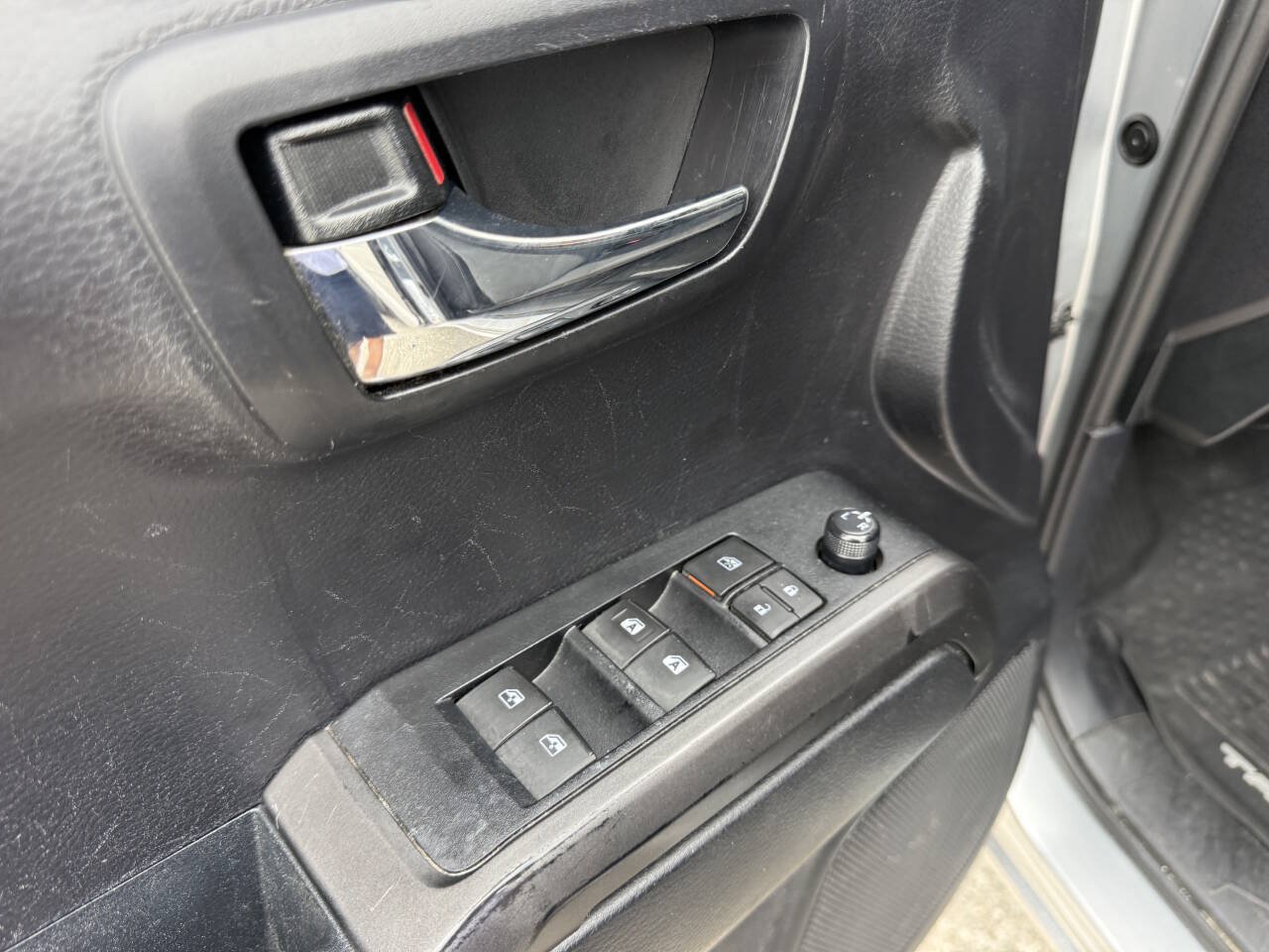 Used 2021 Toyota Tacoma TRD Off-Road AWD/4WD image 31