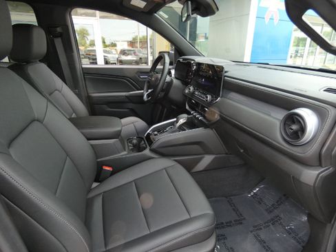 Used 2025 Chevrolet Colorado LT w/ LT Convenience Package AWD/4WD image 17