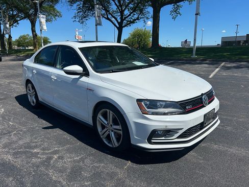 Used 2017 Volkswagen Jetta GLI FWD image 3