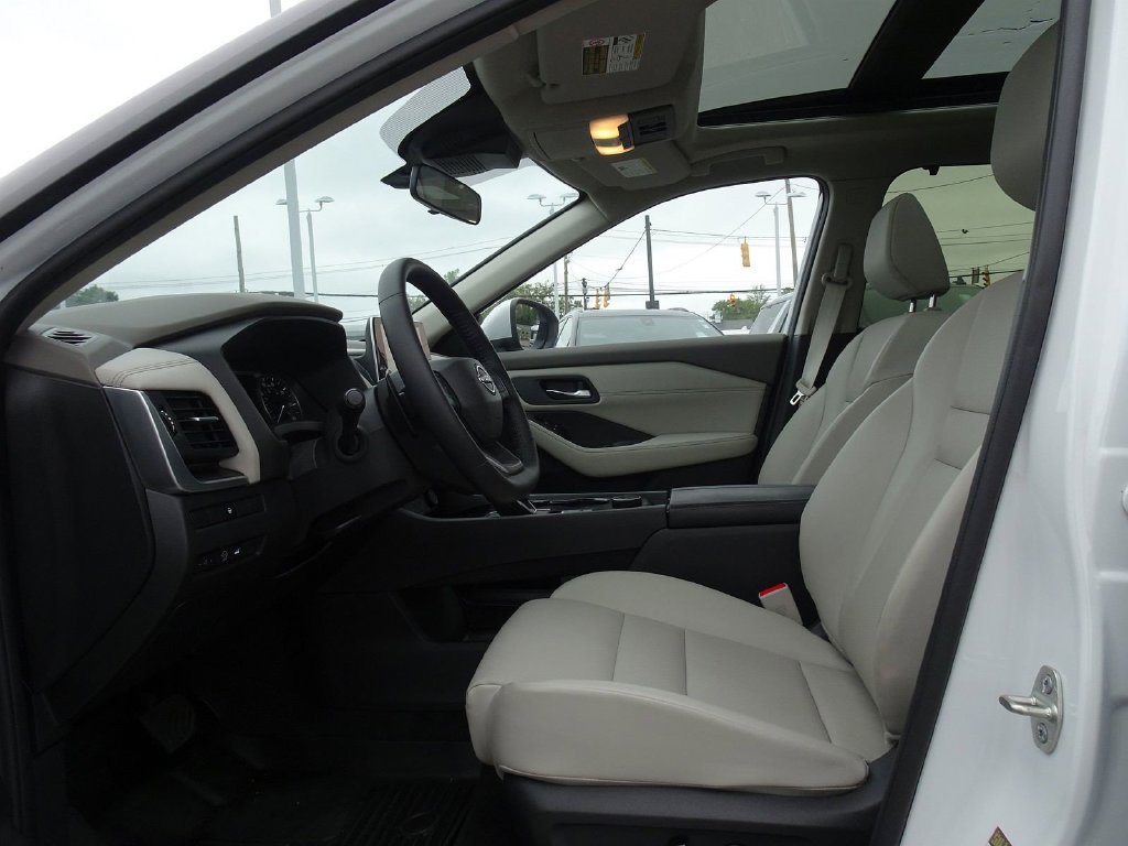 Used 2025 Nissan Rogue SV w/ SV Premium Package AWD/4WD image 7