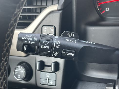 Used 2015 GMC Yukon Denali w/ Premium Package AWD/4WD image 17
