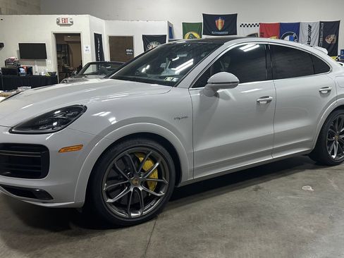 Used 2021 Porsche Cayenne Turbo S image 11