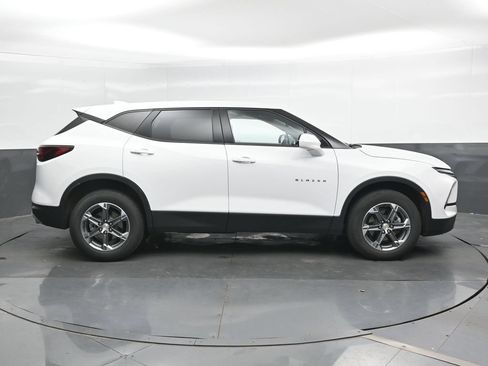 Used 2025 Chevrolet Blazer LT AWD/4WD image 3