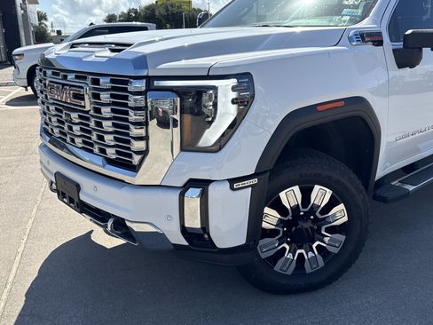 Used 2025 GMC Sierra 2500 Denali AWD/4WD image 2