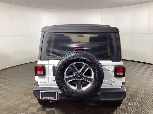 Used 2020 Jeep Wrangler Unlimited Sahara AWD/4WD image 3
