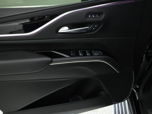 Used 2024 Cadillac Escalade V w/ LPO, ONYX Package image 21
