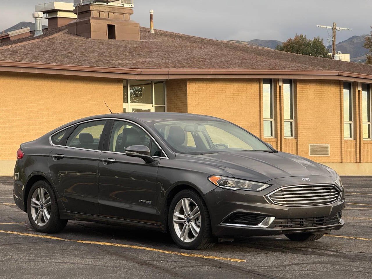 Used 2018 Ford Fusion SE w/ Equipment Group 602A FWD image 7