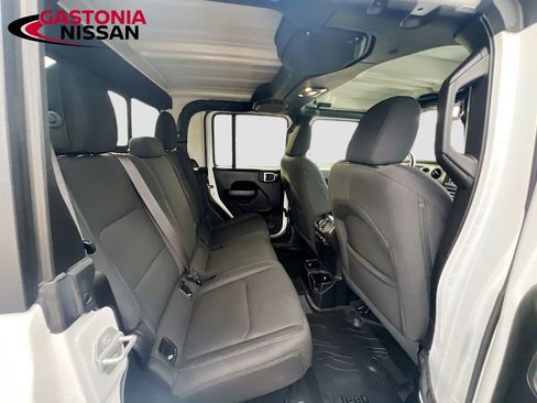 Used 2021 Jeep Gladiator Sport image 36