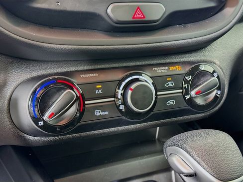 Used 2025 Kia Soul LX w/ LX Technology Package image 15