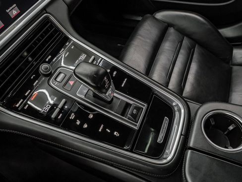 Used 2019 Porsche Panamera 4 image 23