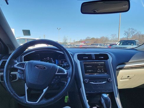 Used 2015 Ford Fusion Energi SE image 17