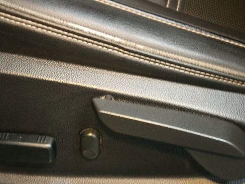 Used 2022 GMC Canyon Denali image 18