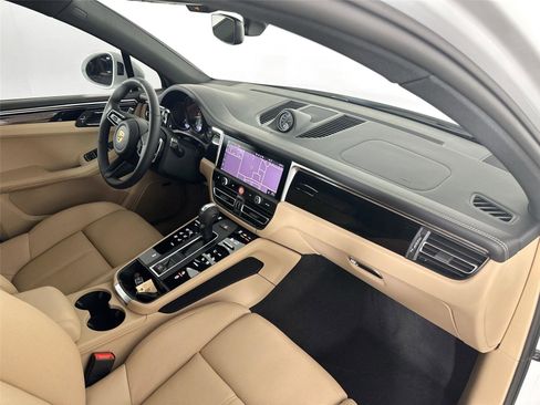 Certified 2026 Porsche Macan AWD/4WD image 29