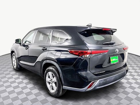 Used 2023 Toyota Highlander LE image 7