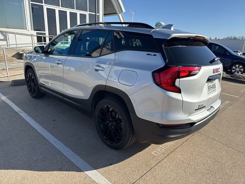 Used 2021 GMC Terrain SLE w/ Driver Convenience Package image 3