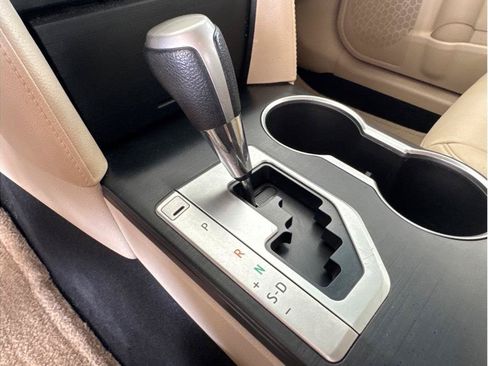 Used 2012 Toyota Camry LE FWD image 19