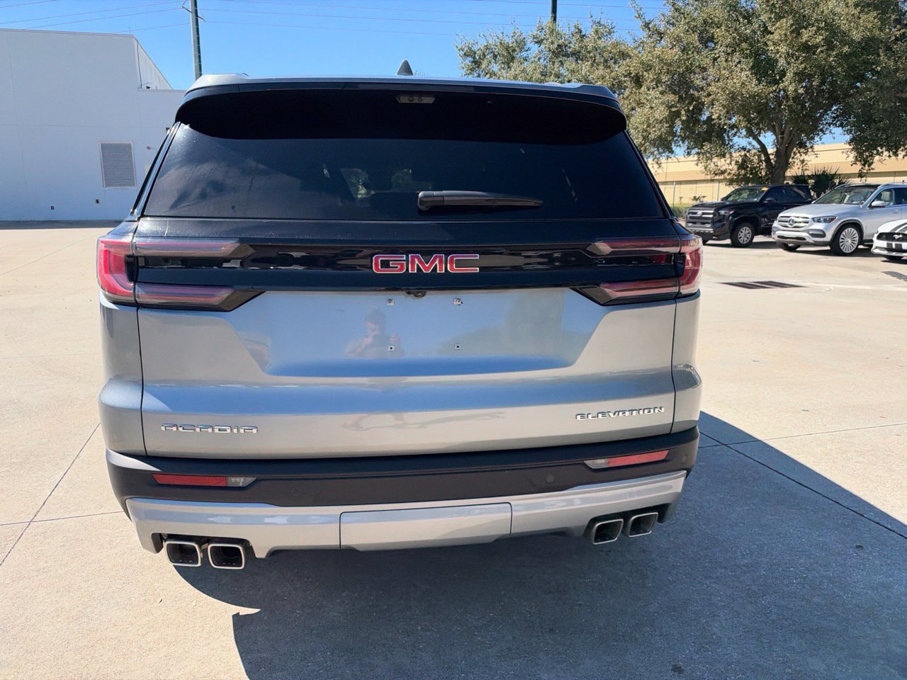 Certified 2026 GMC Acadia Elevation w/ Elevation Premium Package FWD image 4