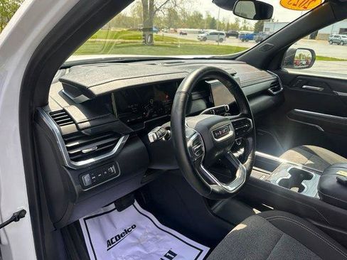 Used 2025 GMC Acadia Elevation AWD/4WD image 18